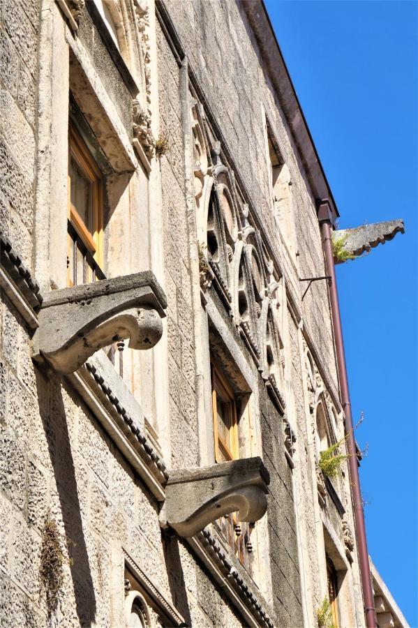 Sessa's Palace Apartman